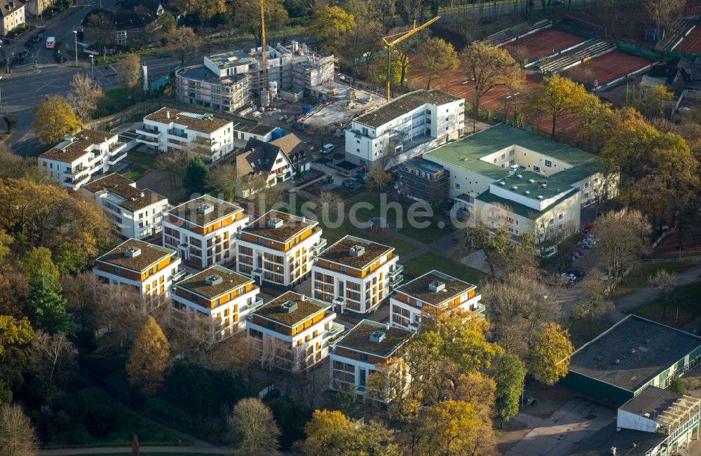 Dinslaken von oben - Baustelle zum Neubau einer Mehrfamilienhaus-Wohnanlage Bärenkamp-Carree - Allee-Höfe an der Hans-Böckler-Straße in Dinslaken im Bundesland Nordrhein-Westfalen