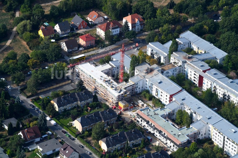 Berlin von oben - Baustelle zum Neubau einer Mehrfamilienhaus-Wohnanlage Britzer Straße im Ortsteil Mariendorf in Berlin, Deutschland