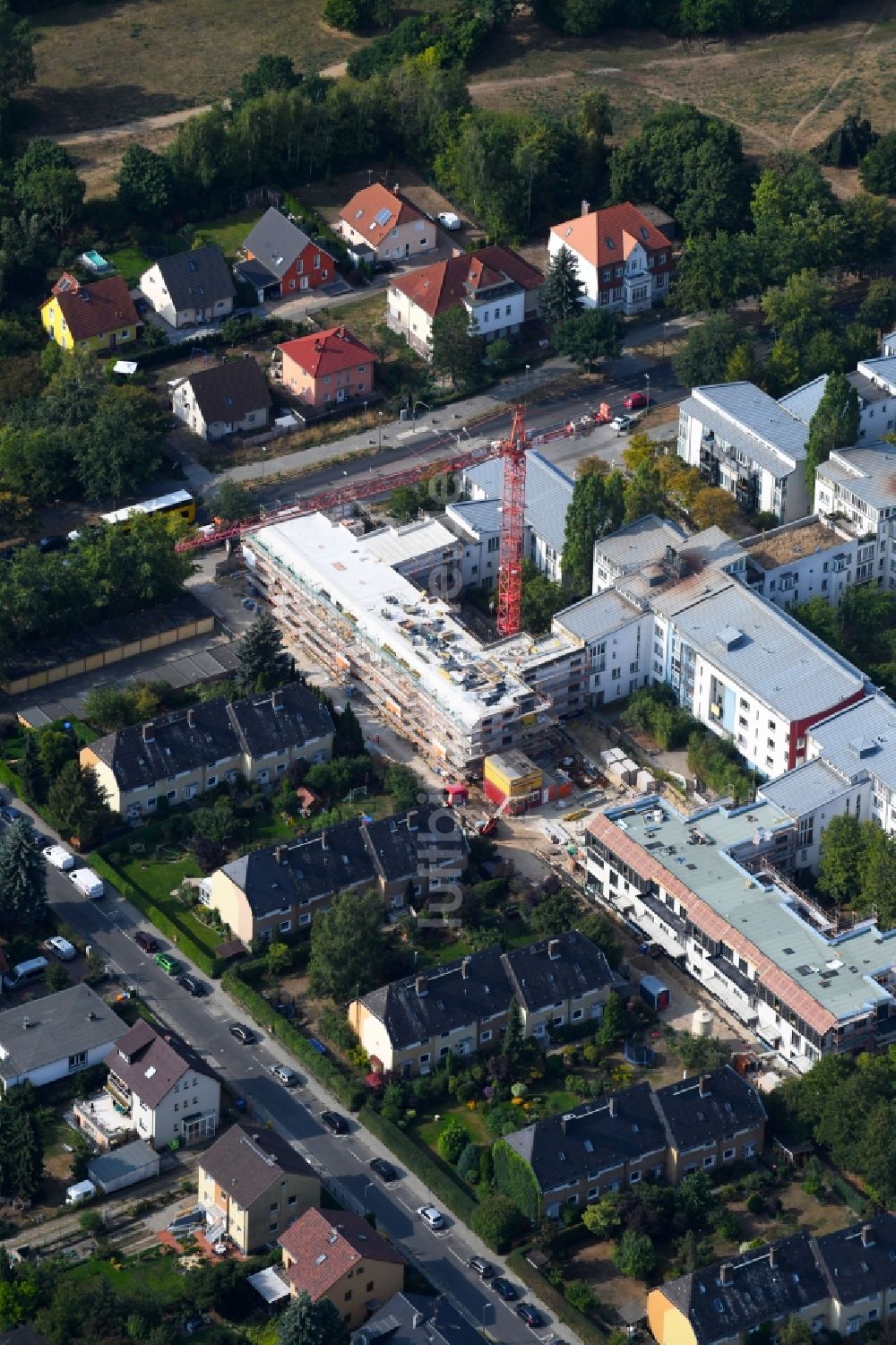 Luftbild Berlin - Baustelle zum Neubau einer Mehrfamilienhaus-Wohnanlage Britzer Straße im Ortsteil Mariendorf in Berlin, Deutschland