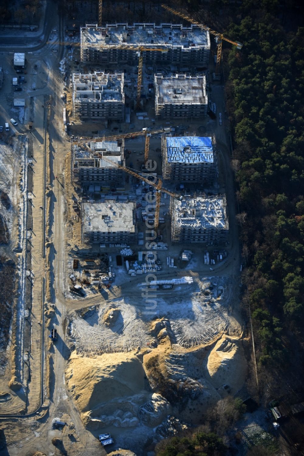 Potsdam aus der Vogelperspektive: Baustelle zum Neubau einer Mehrfamilienhaus-Wohnanlage Brunnen Viertel Potsdam an der Brunnenallee in Potsdam im Bundesland Brandenburg