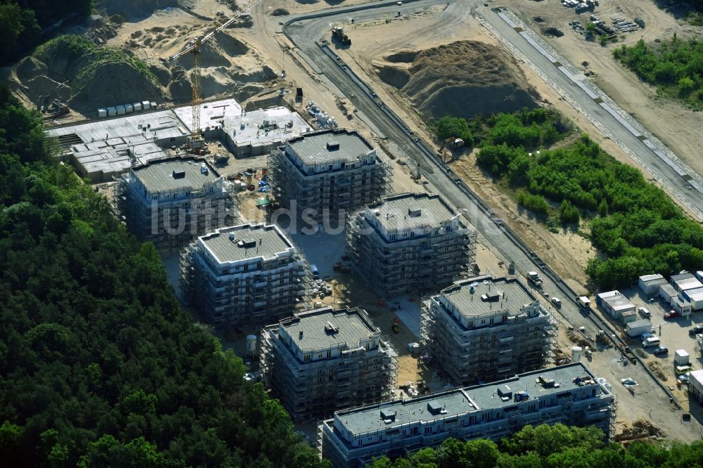 Luftaufnahme Potsdam - Baustelle zum Neubau einer Mehrfamilienhaus-Wohnanlage Brunnen Viertel Potsdam an der Brunnenallee in Potsdam im Bundesland Brandenburg