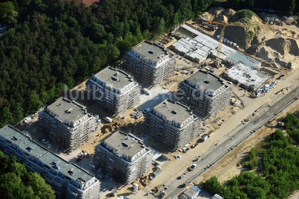 Potsdam von oben - Baustelle zum Neubau einer Mehrfamilienhaus-Wohnanlage Brunnen Viertel Potsdam an der Brunnenallee in Potsdam im Bundesland Brandenburg