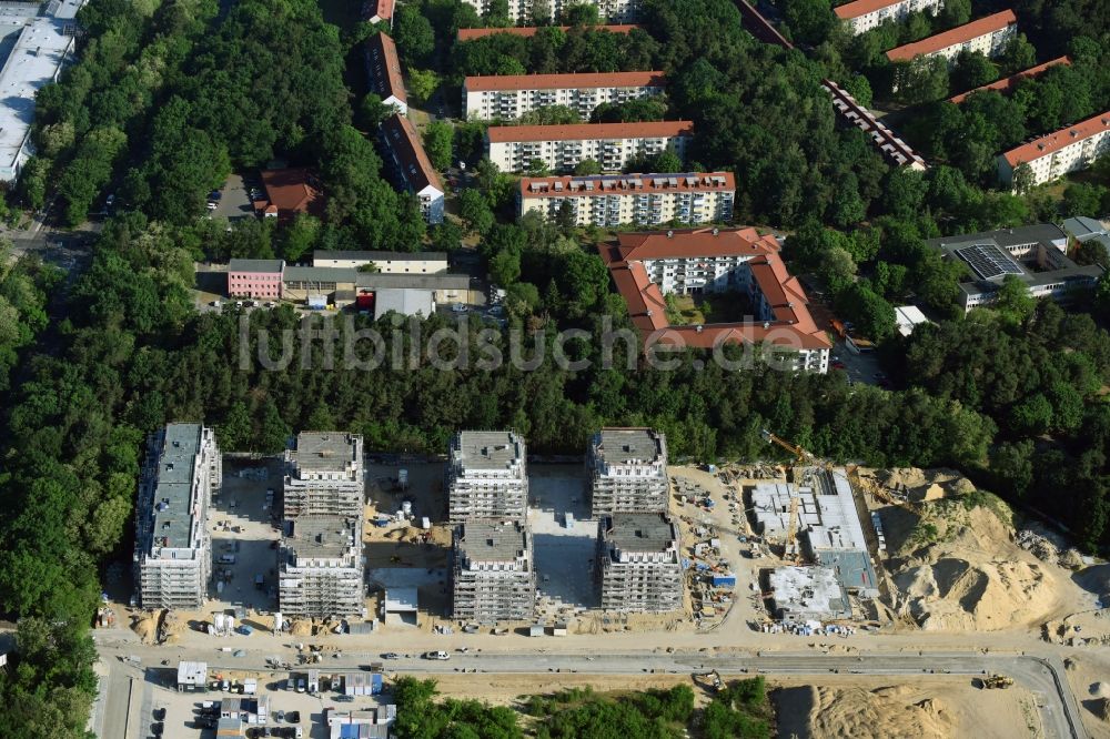 Potsdam von oben - Baustelle zum Neubau einer Mehrfamilienhaus-Wohnanlage Brunnen Viertel Potsdam an der Brunnenallee in Potsdam im Bundesland Brandenburg