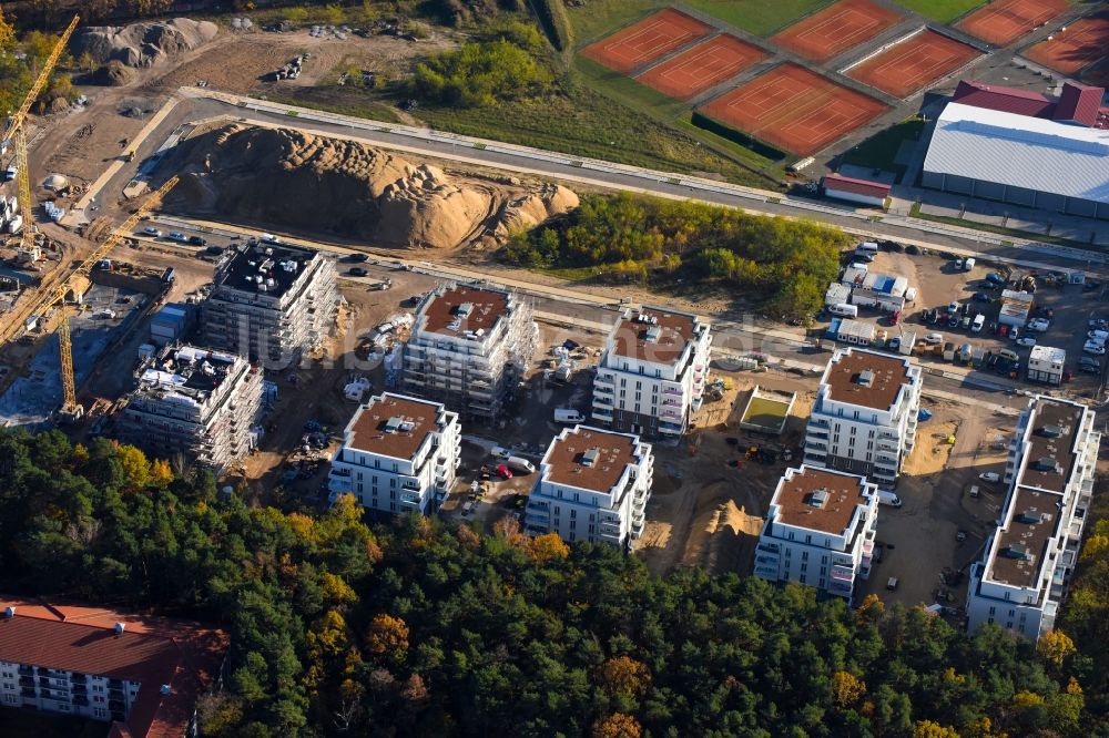 Luftaufnahme Potsdam - Baustelle zum Neubau einer Mehrfamilienhaus-Wohnanlage Brunnen Viertel Potsdam an der Brunnenallee in Potsdam im Bundesland Brandenburg