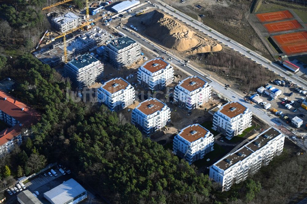 Luftaufnahme Potsdam - Baustelle zum Neubau einer Mehrfamilienhaus-Wohnanlage Brunnen Viertel Potsdam an der Brunnenallee in Potsdam im Bundesland Brandenburg