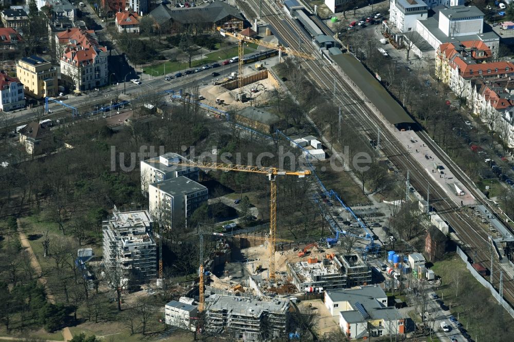 Luftaufnahme Berlin - Baustelle zum Neubau einer Mehrfamilienhaus-Wohnanlage am Carlsgarten durch die Zechbau GmbH in Berlin