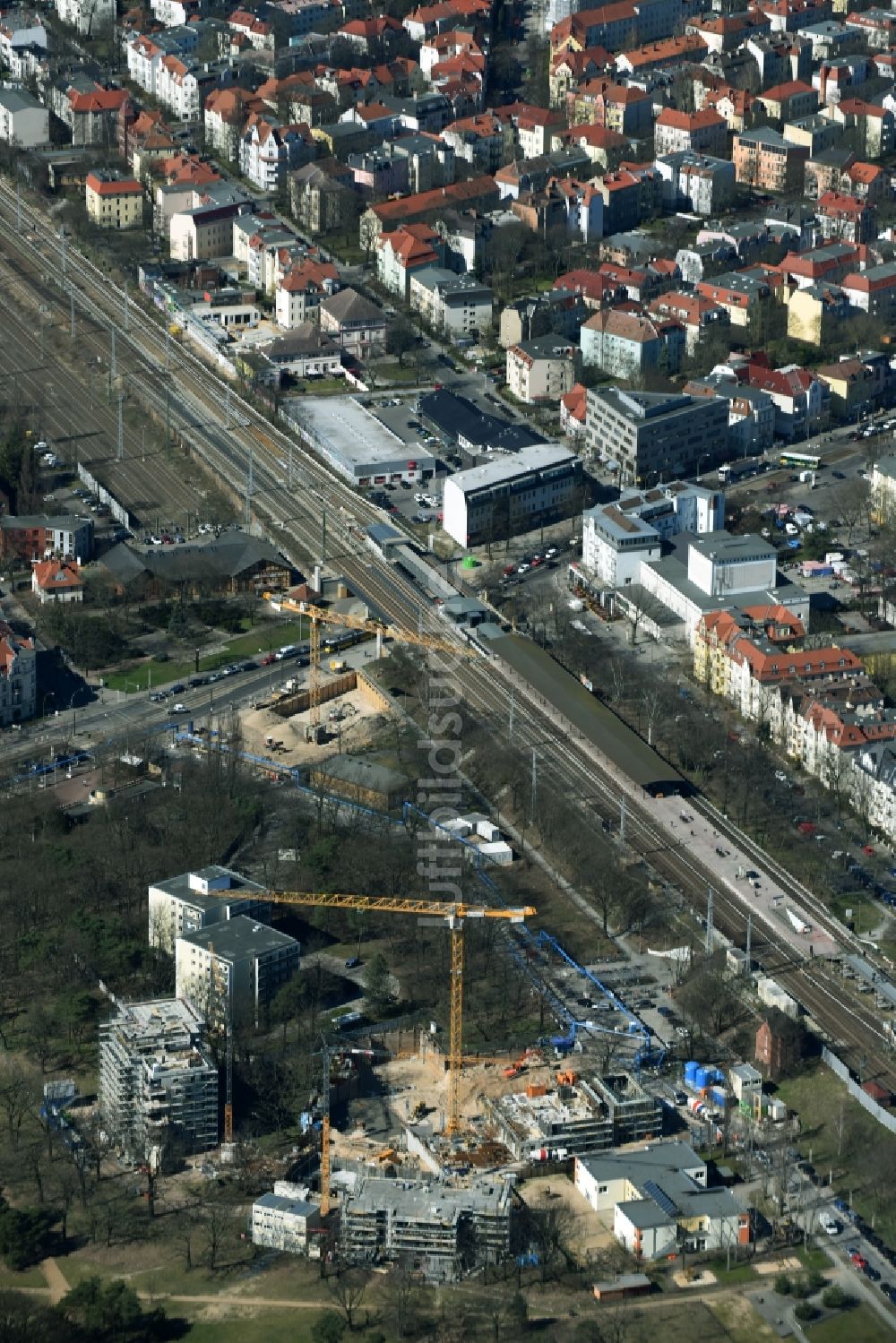 Luftbild Berlin - Baustelle zum Neubau einer Mehrfamilienhaus-Wohnanlage am Carlsgarten durch die Zechbau GmbH in Berlin