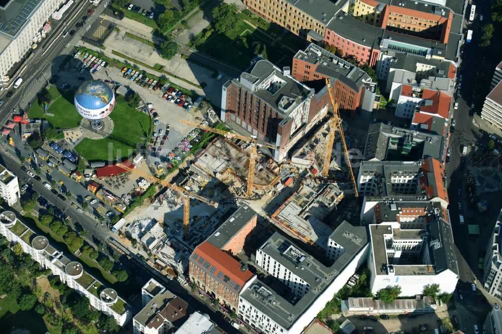 Luftbild Berlin - Baustelle zum Neubau einer Mehrfamilienhaus-Wohnanlage Charlie Livin der Trockland Management GmbH entlang der Zimmerstraße und Mauerstraße im Ortsteil Mitte in Berlin, Deutschland