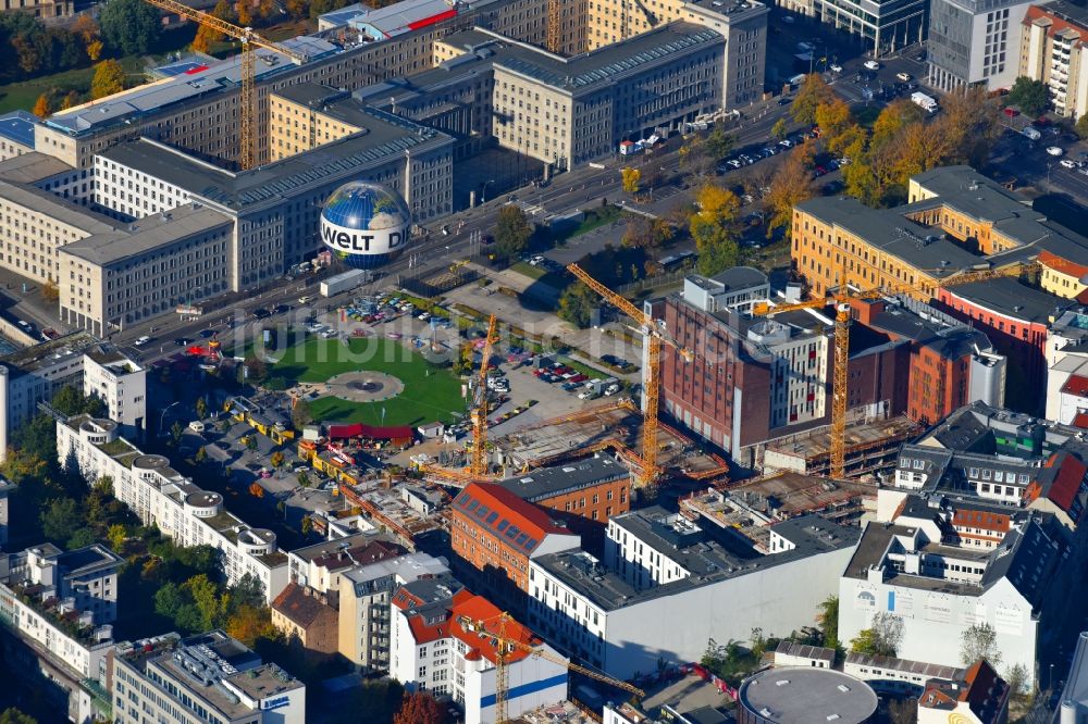 Berlin von oben - Baustelle zum Neubau einer Mehrfamilienhaus-Wohnanlage Charlie Livin der Trockland Management GmbH entlang der Zimmerstraße und Mauerstraße im Ortsteil Mitte in Berlin, Deutschland