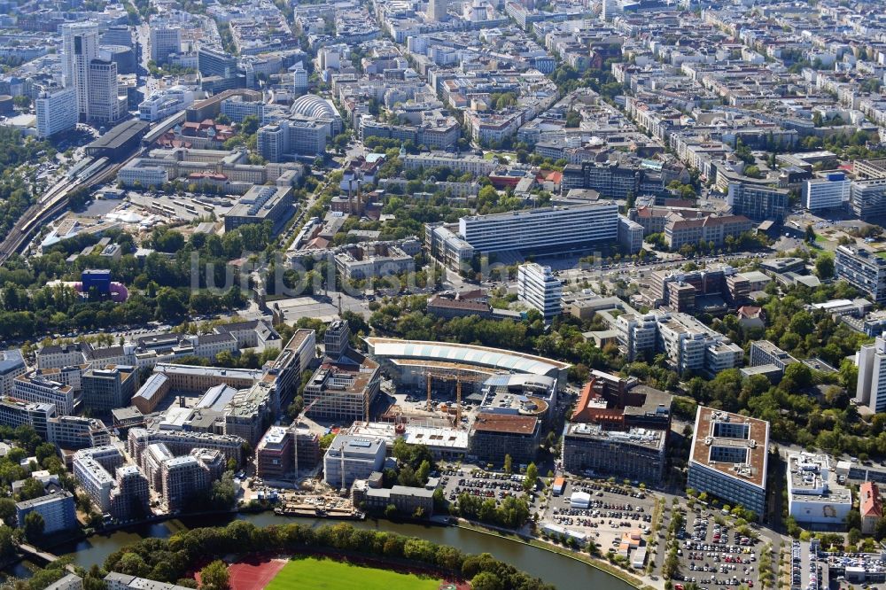 Berlin von oben - Baustelle zum Neubau einer Mehrfamilienhaus-Wohnanlage No.1 Charlottenburg in Berlin, Deutschland