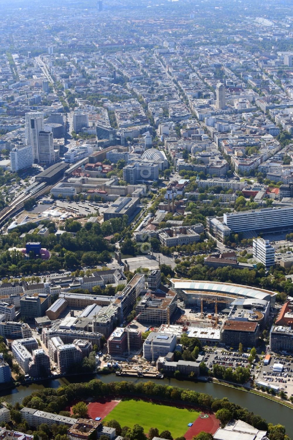 Berlin aus der Vogelperspektive: Baustelle zum Neubau einer Mehrfamilienhaus-Wohnanlage No.1 Charlottenburg in Berlin, Deutschland