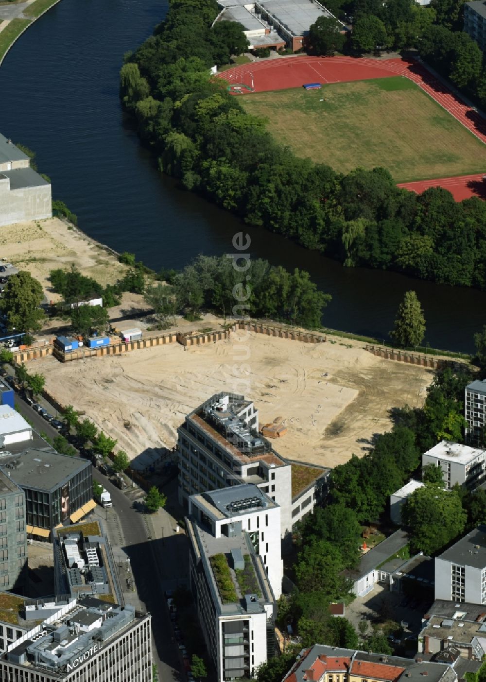 Berlin aus der Vogelperspektive: Baustelle zum Neubau einer Mehrfamilienhaus-Wohnanlage No.1 Charlottenburg an der Wegelystraße zum Spree- Ufer im Ortsteil Charlottenburg-Wilmersdorf in Berlin, Deutschland