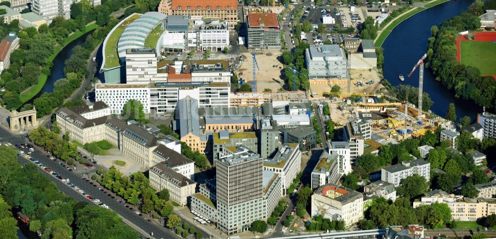 Berlin aus der Vogelperspektive: Baustelle zum Neubau einer Mehrfamilienhaus-Wohnanlage No.1 Charlottenburg an der Wegelystraße zum Spree- Ufer im Ortsteil Charlottenburg-Wilmersdorf in Berlin, Deutschland