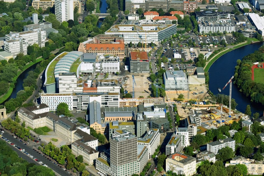 Luftbild Berlin - Baustelle zum Neubau einer Mehrfamilienhaus-Wohnanlage No.1 Charlottenburg an der Wegelystraße zum Spree- Ufer im Ortsteil Charlottenburg-Wilmersdorf in Berlin, Deutschland