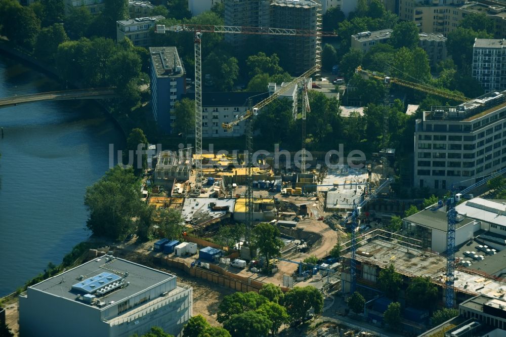 Berlin aus der Vogelperspektive: Baustelle zum Neubau einer Mehrfamilienhaus-Wohnanlage No.1 Charlottenburg an der Wegelystraße zum Spree- Ufer im Ortsteil Charlottenburg-Wilmersdorf in Berlin, Deutschland