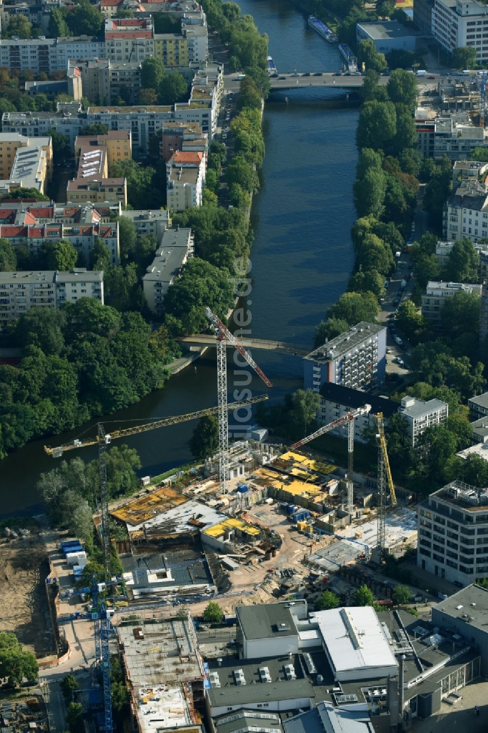 Berlin aus der Vogelperspektive: Baustelle zum Neubau einer Mehrfamilienhaus-Wohnanlage No.1 Charlottenburg an der Wegelystraße zum Spree- Ufer im Ortsteil Charlottenburg-Wilmersdorf in Berlin, Deutschland