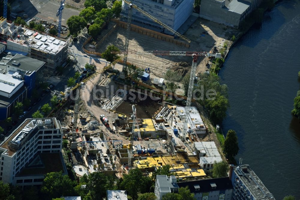 Luftaufnahme Berlin - Baustelle zum Neubau einer Mehrfamilienhaus-Wohnanlage No.1 Charlottenburg an der Wegelystraße zum Spree- Ufer im Ortsteil Charlottenburg-Wilmersdorf in Berlin, Deutschland