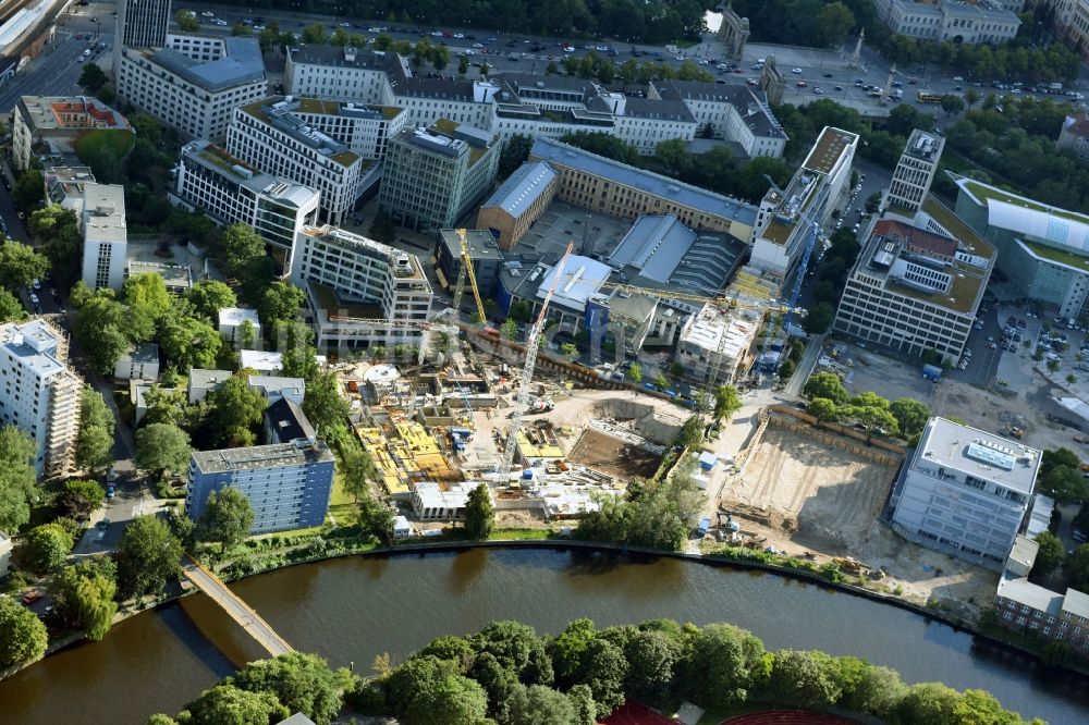 Berlin von oben - Baustelle zum Neubau einer Mehrfamilienhaus-Wohnanlage No.1 Charlottenburg an der Wegelystraße zum Spree- Ufer im Ortsteil Charlottenburg-Wilmersdorf in Berlin, Deutschland