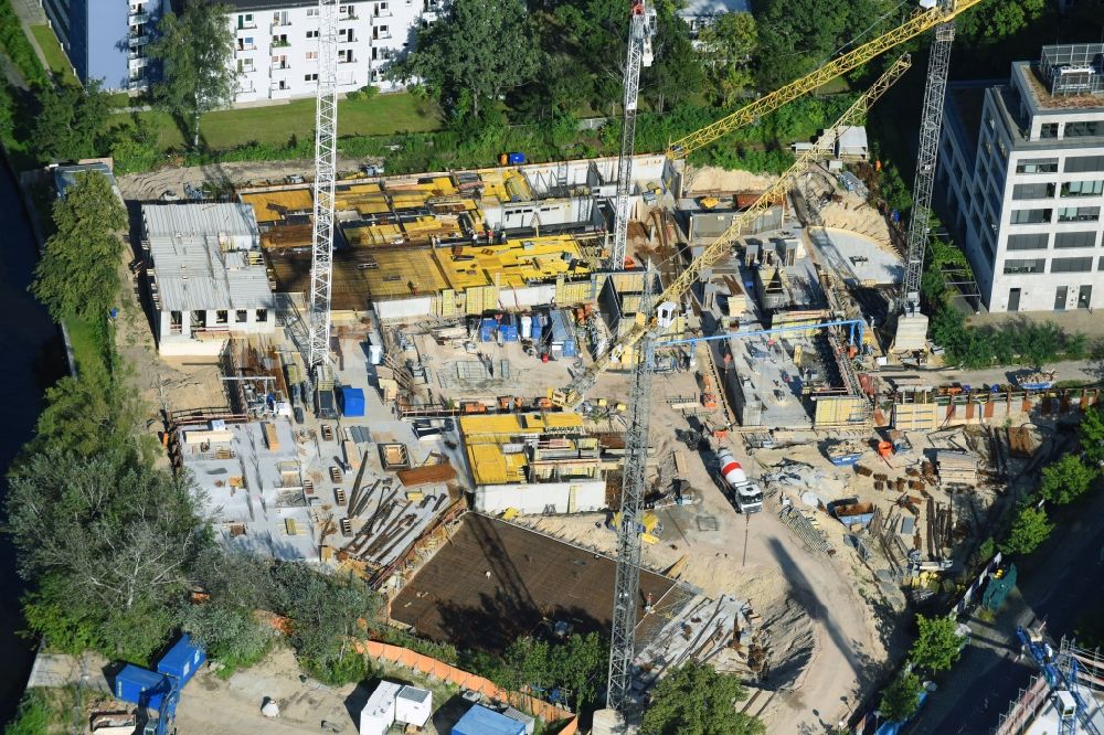 Berlin aus der Vogelperspektive: Baustelle zum Neubau einer Mehrfamilienhaus-Wohnanlage No.1 Charlottenburg an der Wegelystraße zum Spree- Ufer im Ortsteil Charlottenburg-Wilmersdorf in Berlin, Deutschland