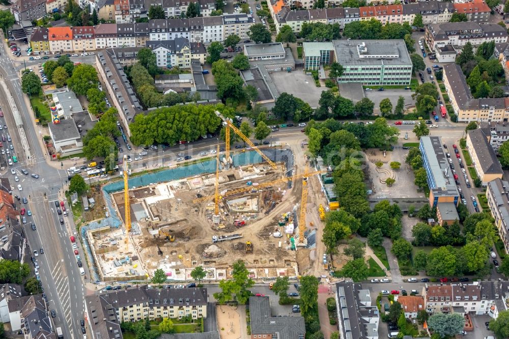 Essen von oben - Baustelle zum Neubau einer Mehrfamilienhaus-Wohnanlage „ Cranachhöfe “ der Allbau AG in Essen im Bundesland Nordrhein-Westfalen - NRW, Deutschland