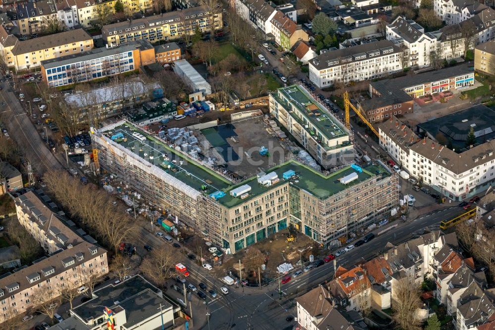 Essen von oben - Baustelle zum Neubau einer Mehrfamilienhaus-Wohnanlage „ Cranachhöfe “ in Essen im Bundesland Nordrhein-Westfalen - NRW, Deutschland