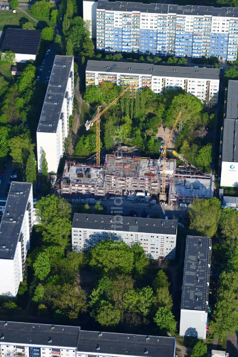 Luftbild Berlin - Baustelle zum Neubau einer Mehrfamilienhaus-Wohnanlage der degewo AG im Ortsteil Biesdorf in Berlin, Deutschland