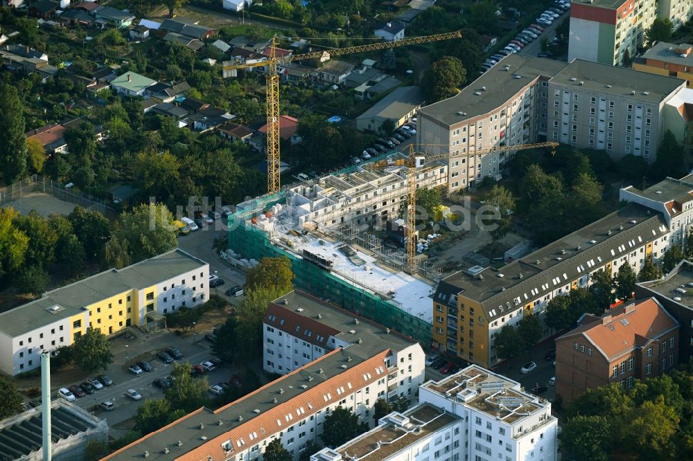 Luftbild Berlin - Baustelle zum Neubau einer Mehrfamilienhaus-Wohnanlage der degewo AG im Ortsteil Köpenick in Berlin, Deutschland