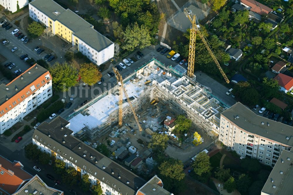 Luftaufnahme Berlin - Baustelle zum Neubau einer Mehrfamilienhaus-Wohnanlage der degewo AG im Ortsteil Köpenick in Berlin, Deutschland