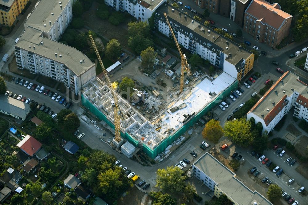 Berlin aus der Vogelperspektive: Baustelle zum Neubau einer Mehrfamilienhaus-Wohnanlage der degewo AG im Ortsteil Köpenick in Berlin, Deutschland