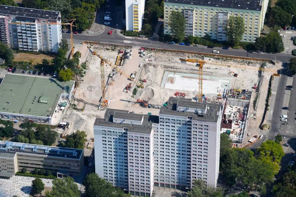 Luftbild Berlin - Baustelle zum Neubau einer Mehrfamilienhaus-Wohnanlage Dolgensee-Center Lichtenberg in Berlin, Deutschland