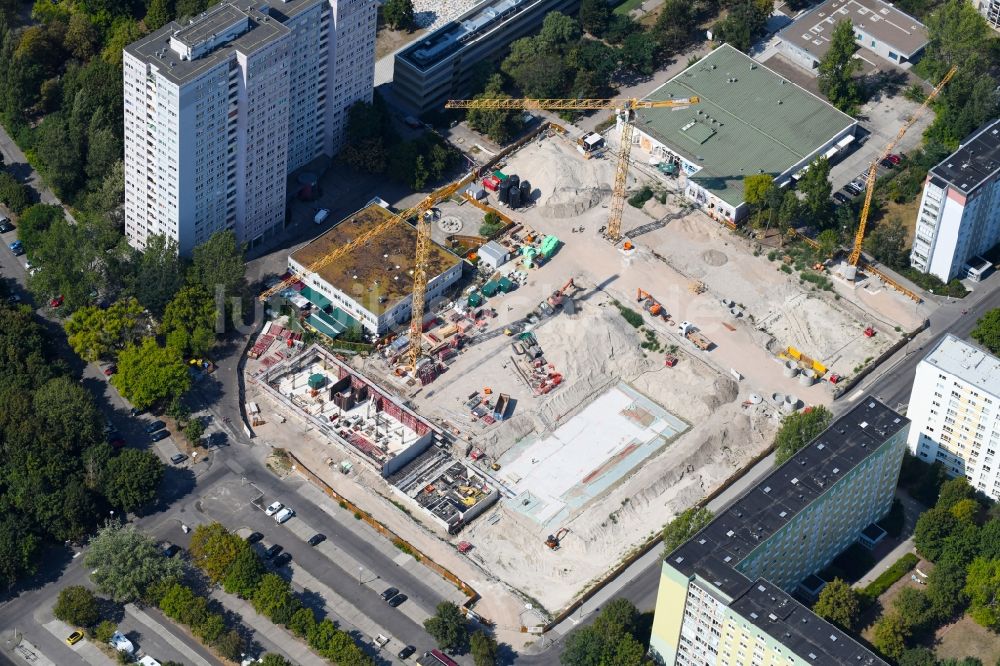 Luftbild Berlin - Baustelle zum Neubau einer Mehrfamilienhaus-Wohnanlage Dolgensee-Center Lichtenberg in Berlin, Deutschland