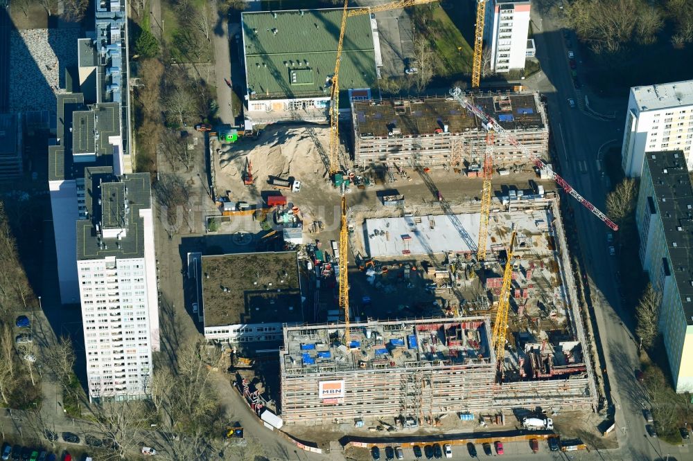 Luftaufnahme Berlin - Baustelle zum Neubau einer Mehrfamilienhaus-Wohnanlage Dolgensee-Center Lichtenberg in Berlin, Deutschland