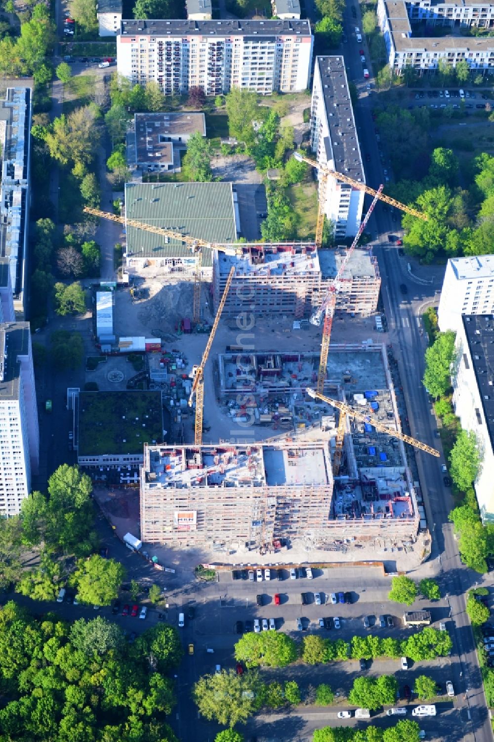 Luftbild Berlin - Baustelle zum Neubau einer Mehrfamilienhaus-Wohnanlage Dolgensee-Center Lichtenberg in Berlin, Deutschland