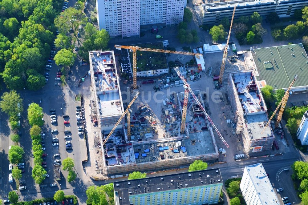 Luftbild Berlin - Baustelle zum Neubau einer Mehrfamilienhaus-Wohnanlage Dolgensee-Center Lichtenberg in Berlin, Deutschland