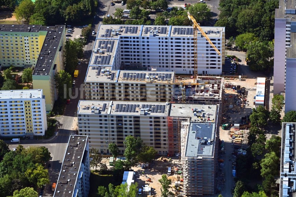 Berlin aus der Vogelperspektive: Baustelle zum Neubau einer Mehrfamilienhaus-Wohnanlage Dolgensee-Center Lichtenberg in Berlin, Deutschland