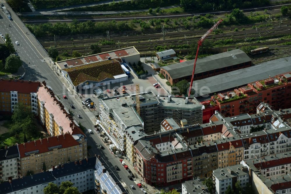 Luftaufnahme Berlin - Baustelle zum Neubau einer Mehrfamilienhaus-Wohnanlage Dudenstraße im Ortsteil Tempelhof-Schöneberg in Berlin, Deutschland