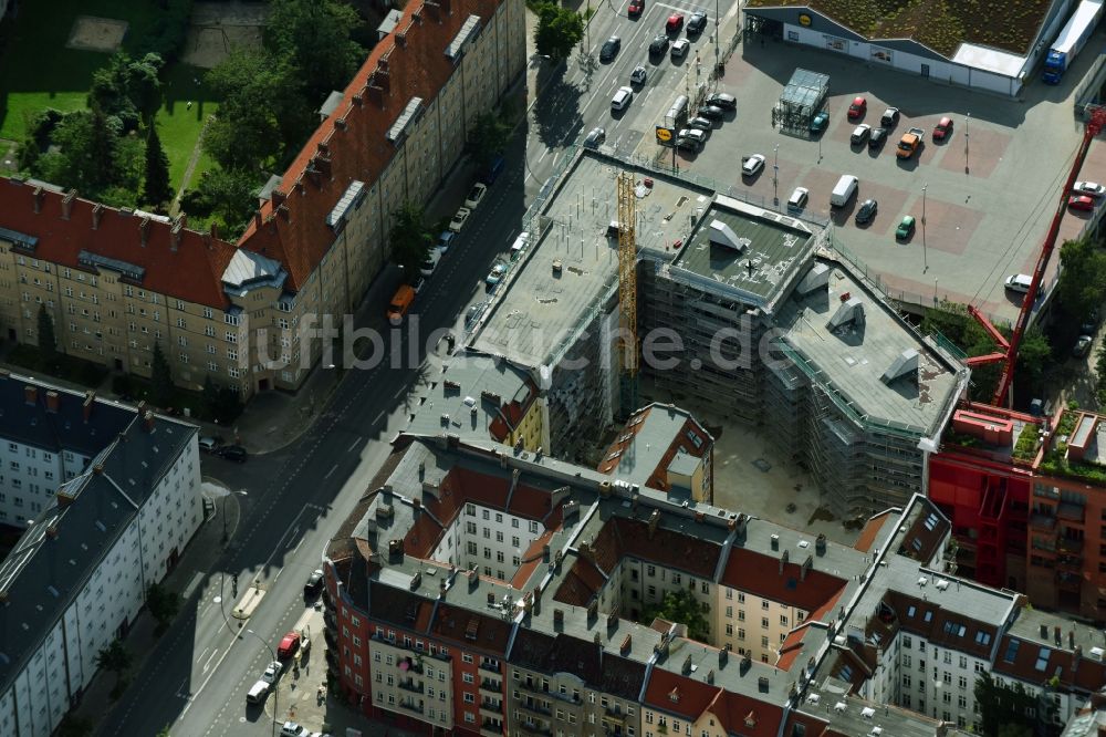 Berlin aus der Vogelperspektive: Baustelle zum Neubau einer Mehrfamilienhaus-Wohnanlage Dudenstraße im Ortsteil Tempelhof-Schöneberg in Berlin, Deutschland