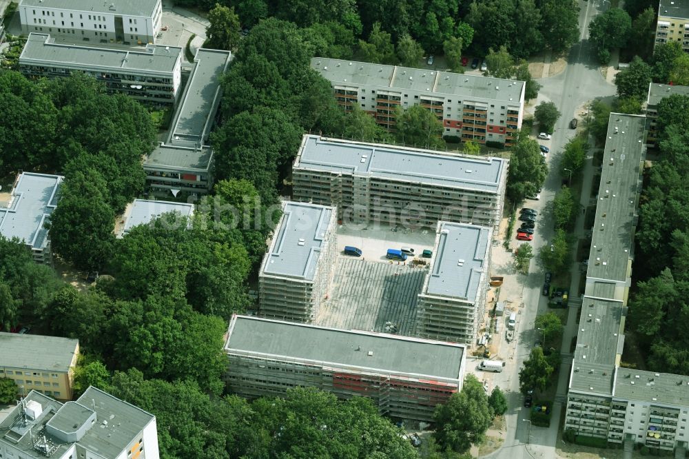 Potsdam von oben - Baustelle zum Neubau einer Mehrfamilienhaus-Wohnanlage durch die Märkische Bau Union GmbH + Co KG im Ortsteil Waldstadt in Potsdam im Bundesland Brandenburg, Deutschland