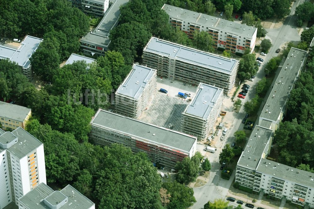 Potsdam aus der Vogelperspektive: Baustelle zum Neubau einer Mehrfamilienhaus-Wohnanlage durch die Märkische Bau Union GmbH + Co KG im Ortsteil Waldstadt in Potsdam im Bundesland Brandenburg, Deutschland