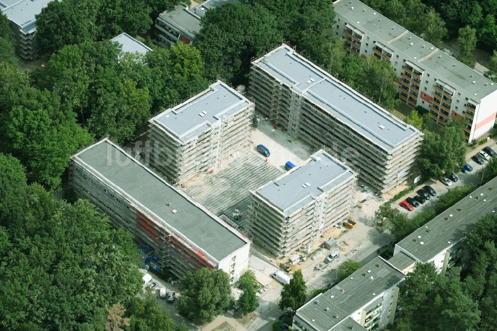 Luftbild Potsdam - Baustelle zum Neubau einer Mehrfamilienhaus-Wohnanlage durch die Märkische Bau Union GmbH + Co KG im Ortsteil Waldstadt in Potsdam im Bundesland Brandenburg, Deutschland