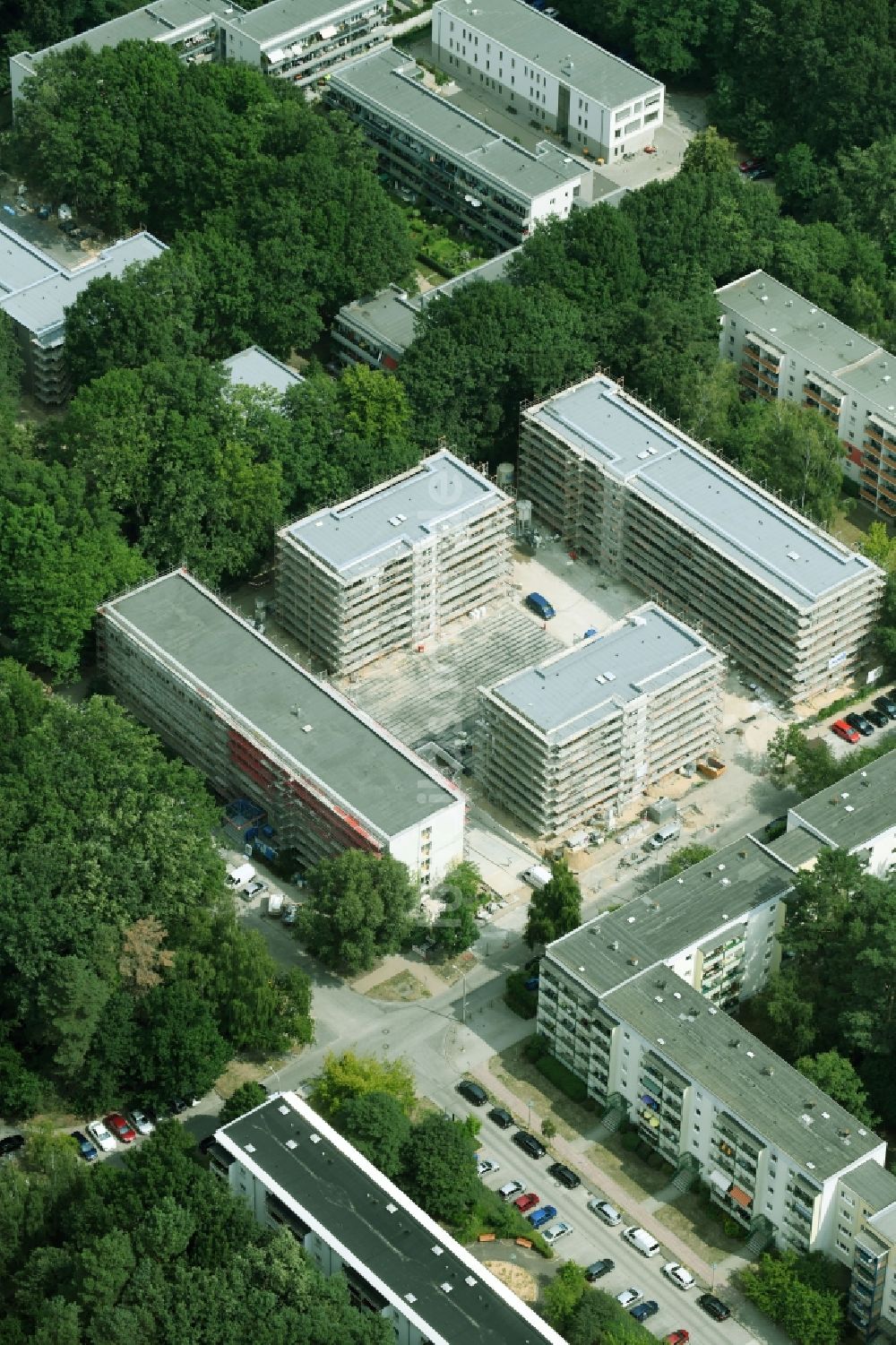 Luftaufnahme Potsdam - Baustelle zum Neubau einer Mehrfamilienhaus-Wohnanlage durch die Märkische Bau Union GmbH + Co KG im Ortsteil Waldstadt in Potsdam im Bundesland Brandenburg, Deutschland