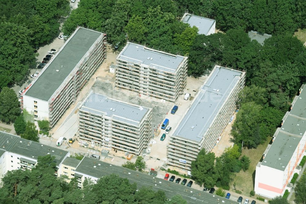 Luftbild Potsdam - Baustelle zum Neubau einer Mehrfamilienhaus-Wohnanlage durch die Märkische Bau Union GmbH + Co KG im Ortsteil Waldstadt in Potsdam im Bundesland Brandenburg, Deutschland