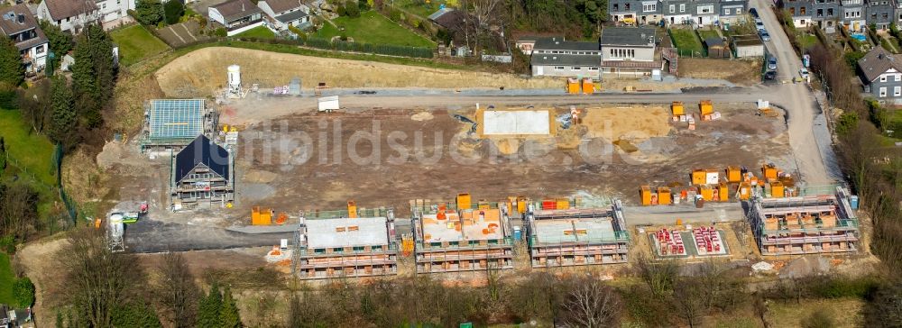 Velbert aus der Vogelperspektive: Baustelle zum Neubau einer Mehrfamilienhaus-Wohnanlage auf dem ehemaligen Jahn-Sportplatz im Ortsteil Neviges in Velbert im Bundesland Nordrhein-Westfalen