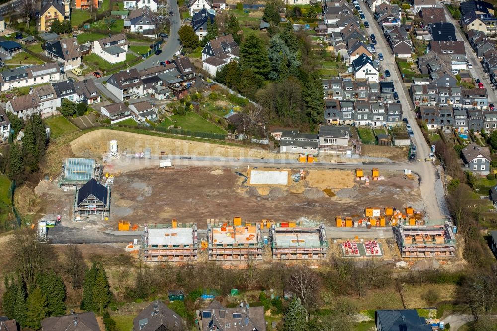 Luftbild Velbert - Baustelle zum Neubau einer Mehrfamilienhaus-Wohnanlage auf dem ehemaligen Jahn-Sportplatz im Ortsteil Neviges in Velbert im Bundesland Nordrhein-Westfalen