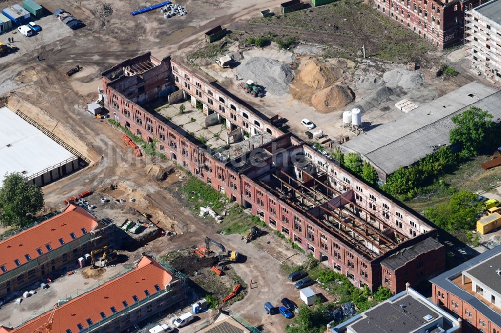 Luftbild Leipzig - Baustelle zum Neubau einer Mehrfamilienhaus-Wohnanlage auf dem ehemaligen Kasernengelände in Leipzig im Bundesland Sachsen, Deutschland