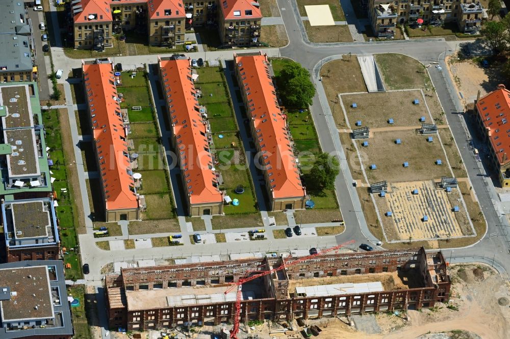 Leipzig von oben - Baustelle zum Neubau einer Mehrfamilienhaus-Wohnanlage auf dem ehemaligen Kasernengelände in Leipzig im Bundesland Sachsen, Deutschland