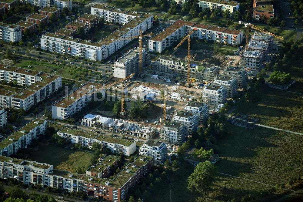 Berlin von oben - Baustelle zum Neubau einer Mehrfamilienhaus-Wohnanlage Eisenacher Straße - Hasenholzer Allee - Krummenseer Straße in Berlin