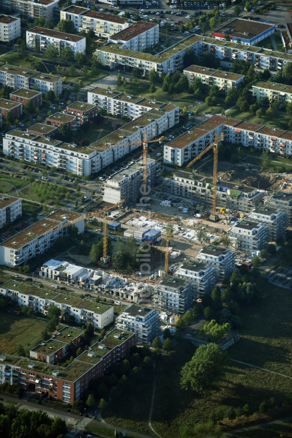 Luftbild Berlin - Baustelle zum Neubau einer Mehrfamilienhaus-Wohnanlage Eisenacher Straße - Hasenholzer Allee - Krummenseer Straße in Berlin