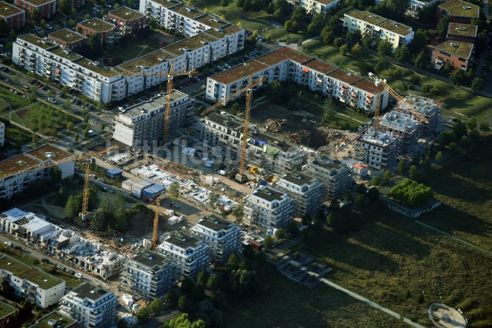 Luftaufnahme Berlin - Baustelle zum Neubau einer Mehrfamilienhaus-Wohnanlage Eisenacher Straße - Hasenholzer Allee - Krummenseer Straße in Berlin