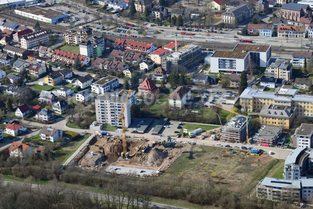 Schopfheim von oben - Baustelle zum Neubau einer Mehrfamilienhaus-Wohnanlage Am Eisweiher in Schopfheim im Bundesland Baden-Württemberg, Deutschland